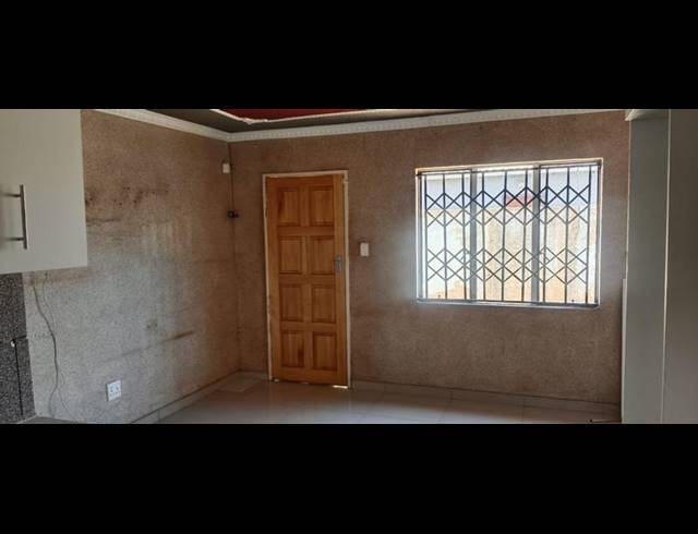 2 BEDROOM HOUSE FOR SALE IN PROTEA GLEN EXT